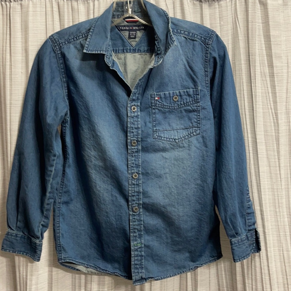 Boys Tommy Hilfiger denim shirt.  Size: Medium